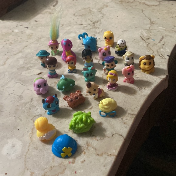 Lot of Squinkies and a Hatchimal - Picture 4 of 4